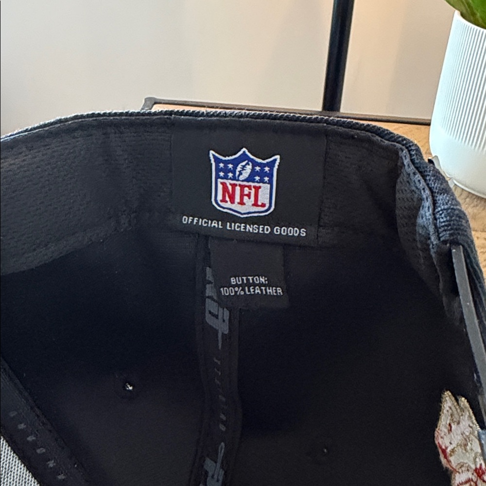 San Francisco 49ers Pro NFL Black Snapback Hat - Picture 9 of 11